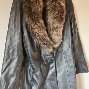 GLAMOROUS leather coat, fox collar. Gently worn.